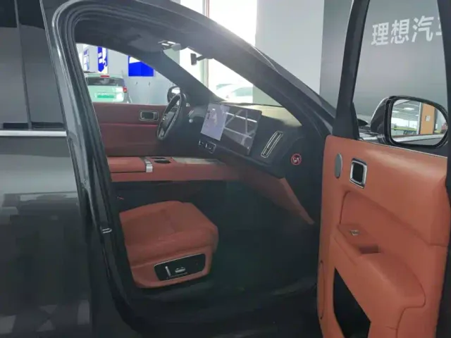 Li Auto L8 — Фото автомобиля 8