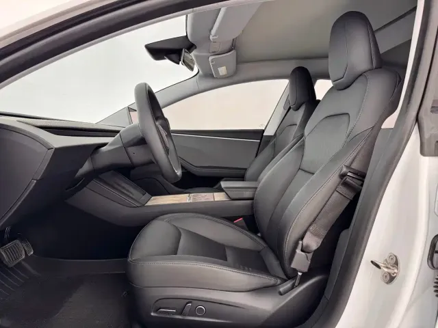Tesla Model 3 — Фото автомобиля 9