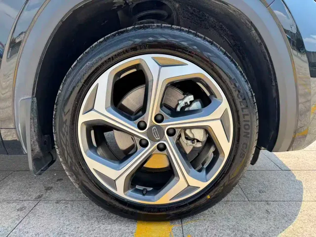 Geely Xingyue L — Фото автомобиля 9