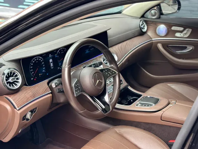 Mercedes-Benz E-Class — Фото автомобиля 4