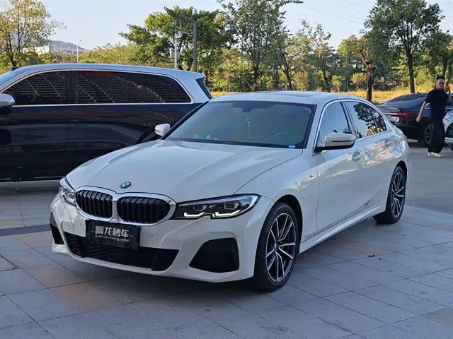 Фотография автомобиля — BMW 3 Series