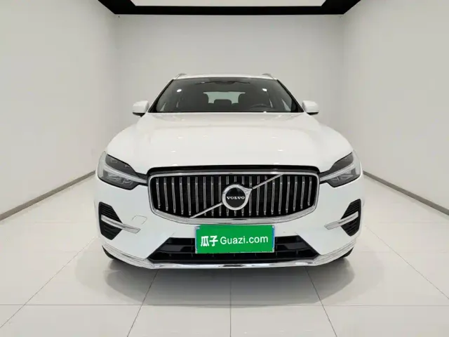 Volvo XC60 — Фото автомобиля 2