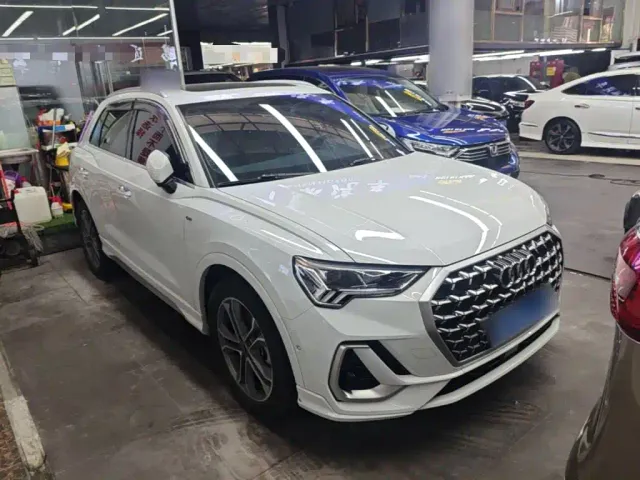 Audi Q3 — Фото автомобиля 3