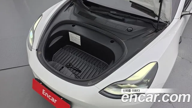 Tesla Model 3 — Фото автомобиля 6