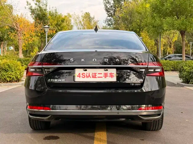 Skoda Superb — Фото автомобиля 12