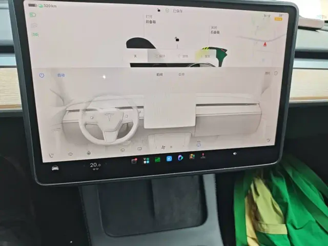 Tesla Model 3 — Фото автомобиля 12