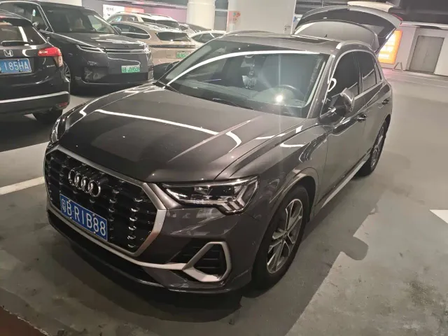 Фотография автомобиля — Audi Q3