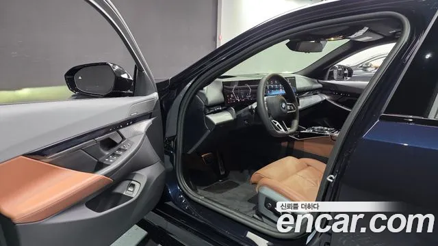 BMW 5-Series 5 серия (G60) 530i xDrive M Sport — Фото автомобиля 7