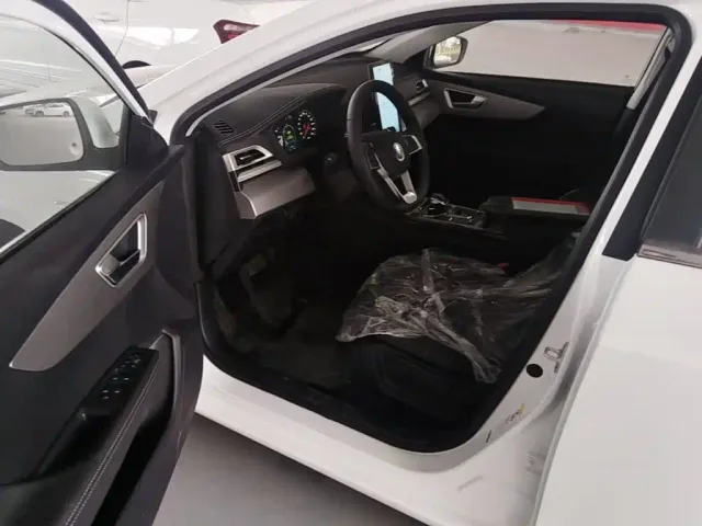 BYD Qin — Фото автомобиля 15