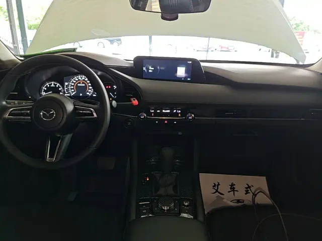 Mazda Axela — Фото автомобиля 12