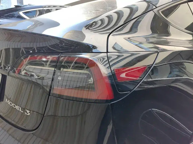 Tesla Model 3 — Фото автомобиля 16
