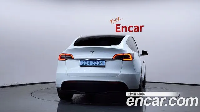 Tesla Model Y — Фото автомобиля 4