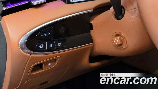 Genesis GV70 — Фото автомобиля 24