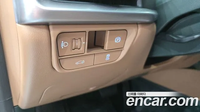 Hyundai Grandeur Grandeur (GN7) 2.5 Бензин 2WD — Фото автомобиля 28