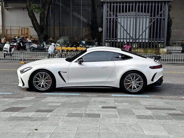 Mercedes-Benz AMG GT — Фото автомобиля 3