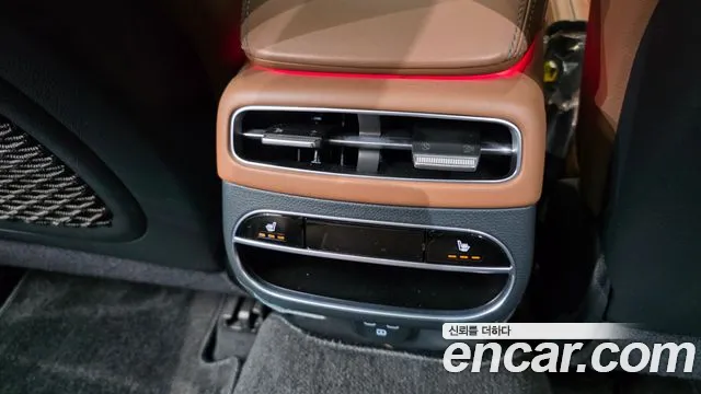 Genesis GV70 — Фото автомобиля 25