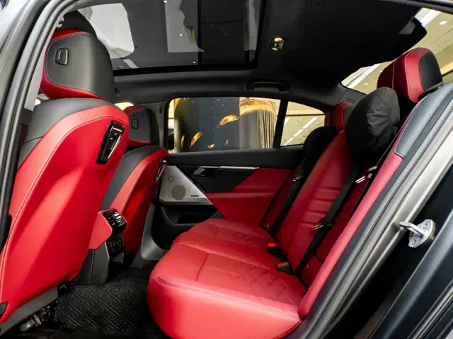 BMW BMW 5 Series 2026 BMW 530Li Year of the Horse Edition — Фото автомобиля 30