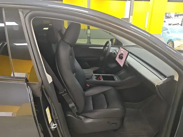 Tesla Model Y — Фото автомобиля 5