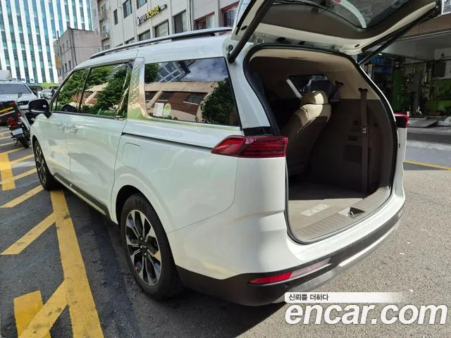 Kia Canival — Фото автомобиля 12