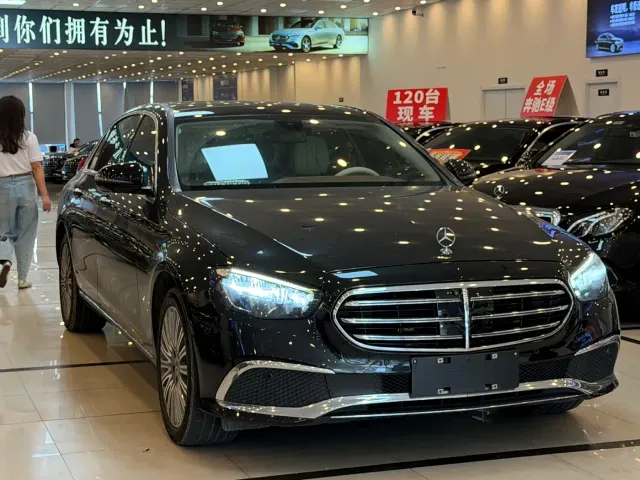 Mercedes-Benz E-Class — Фото автомобиля 2