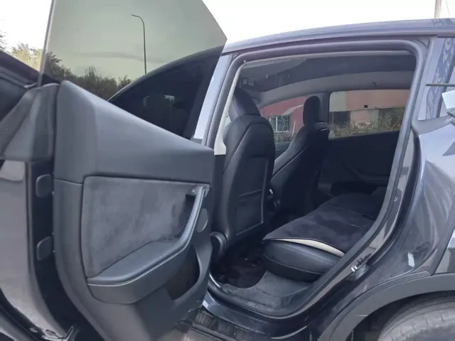 Tesla Model Y — Фото автомобиля 5