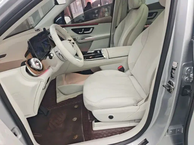 Mercedes-Benz EQE SUV — Фото автомобиля 14