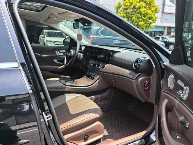 Mercedes-Benz E-Class — Фото автомобиля 10