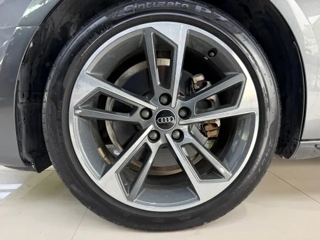 Audi A4L — Фото автомобиля 14