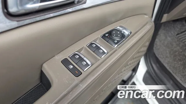 Kia Carnival Generation 4 — Фото автомобиля 28
