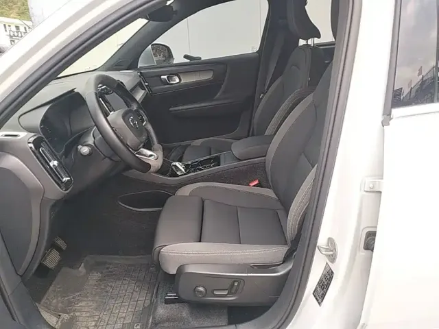 Volvo XC40 — Фото автомобиля 14