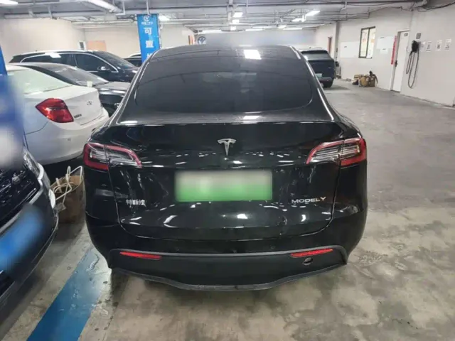 Tesla Model Y — Фото автомобиля 5