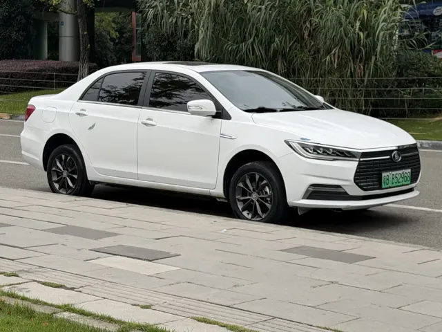 BYD Qin — Фото автомобиля 10