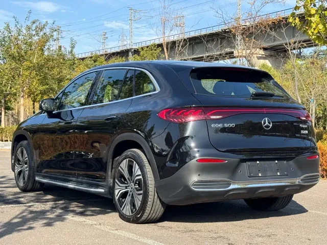 Mercedes-Benz EQE SUV — Фото автомобиля 9