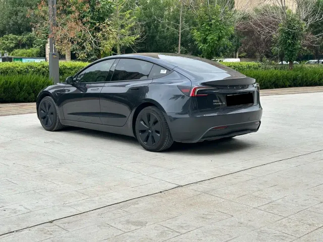 Tesla Model 3 — Фото автомобиля 4
