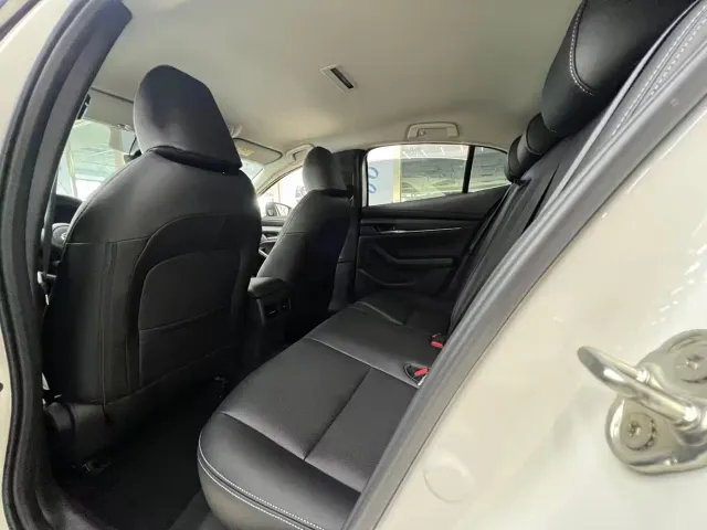Mazda Axela — Фото автомобиля 7