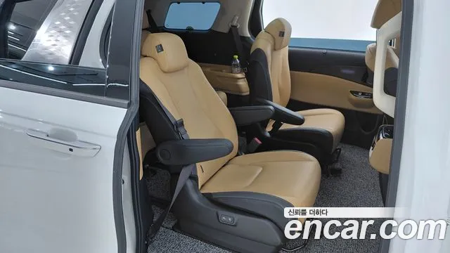 Kia Carnival Generation 4 — Фото автомобиля 11