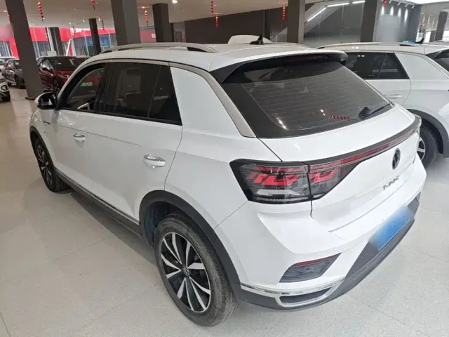 Volkswagen T-Roc — Фото автомобиля 4