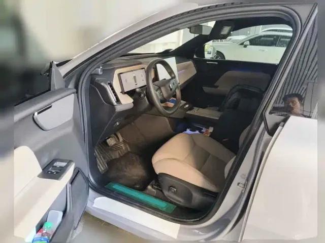 Volvo XC70 Plug-in Hybrid — Фото автомобиля 8