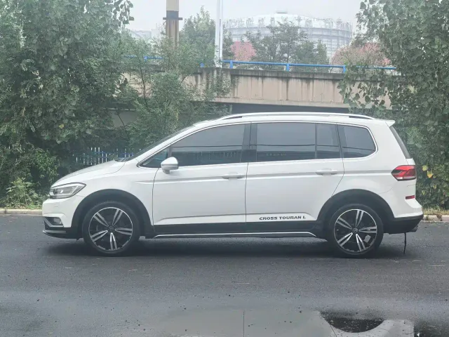 Volkswagen Touran — Фото автомобиля 3