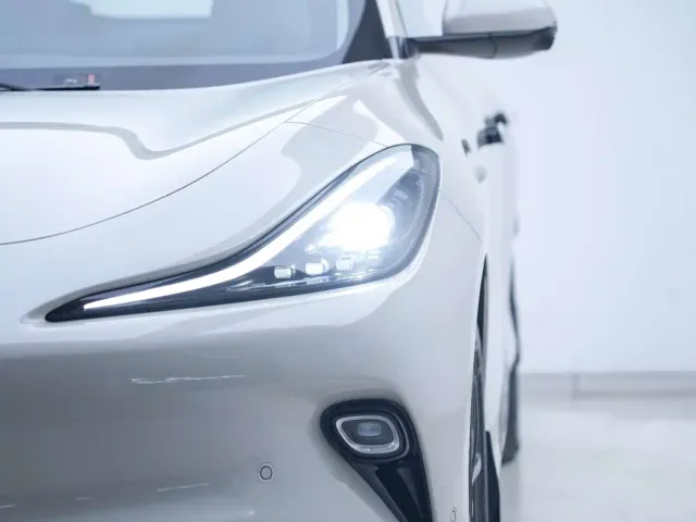 IM Motors LS6 — Фото автомобиля 10