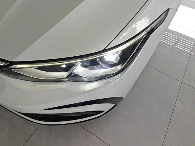 Volkswagen Golf — Фото автомобиля 23