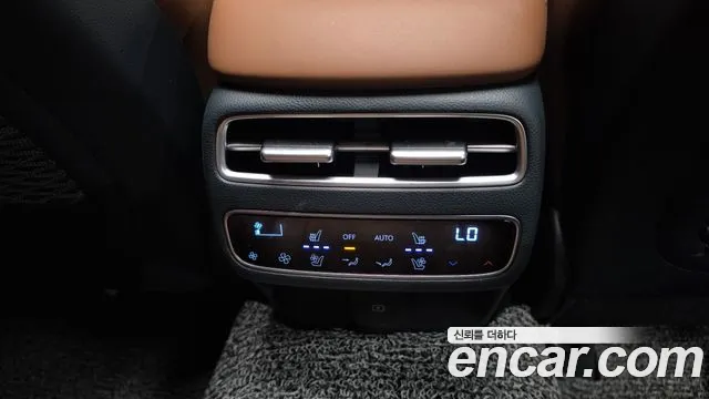 Genesis GV70 — Фото автомобиля 24