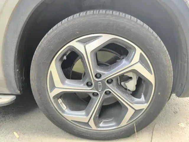 Geely Xingyue L — Фото автомобиля 6