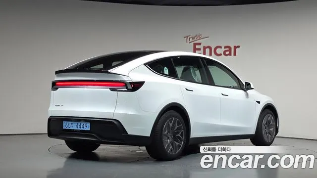 Фотография автомобиля — Tesla Model Y