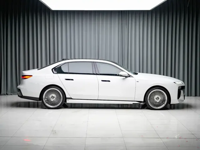BMW 7 Series — Фото автомобиля 7