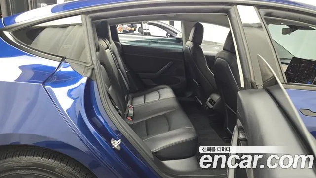 Tesla Model 3 — Фото автомобиля 17