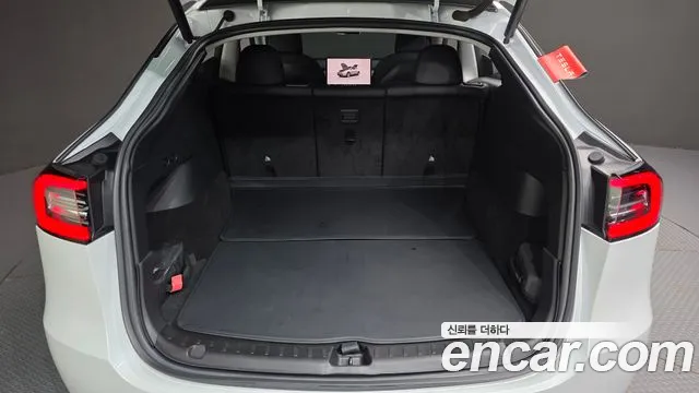 Tesla Model Y — Фото автомобиля 28