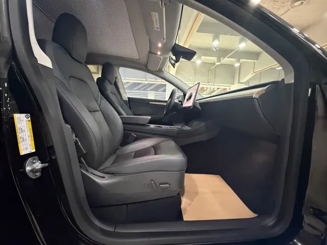 Tesla Model Y — Фото автомобиля 13