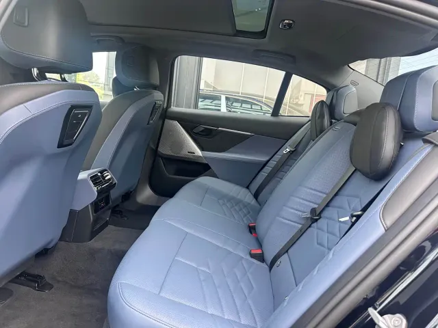 BMW i5 — Фото автомобиля 7