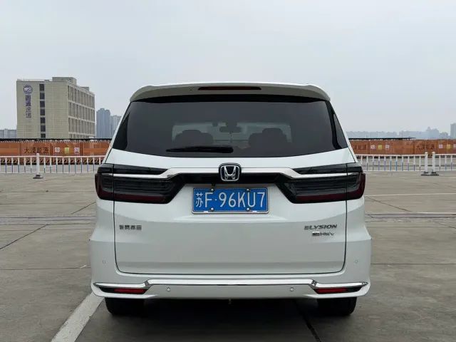 Honda Elysion — Фото автомобиля 4
